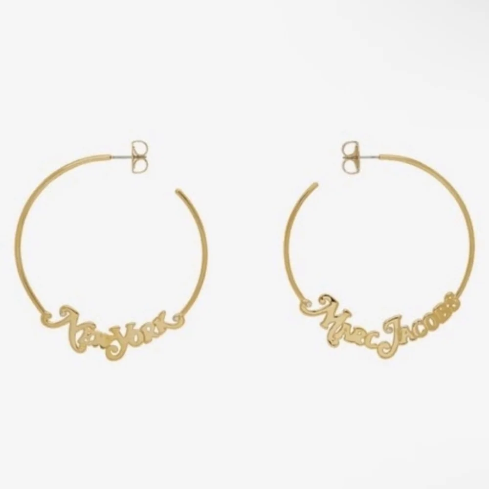 Marc Jacobs New York Gold Logo Hoop Earrings NWT - Picture 9 of 11